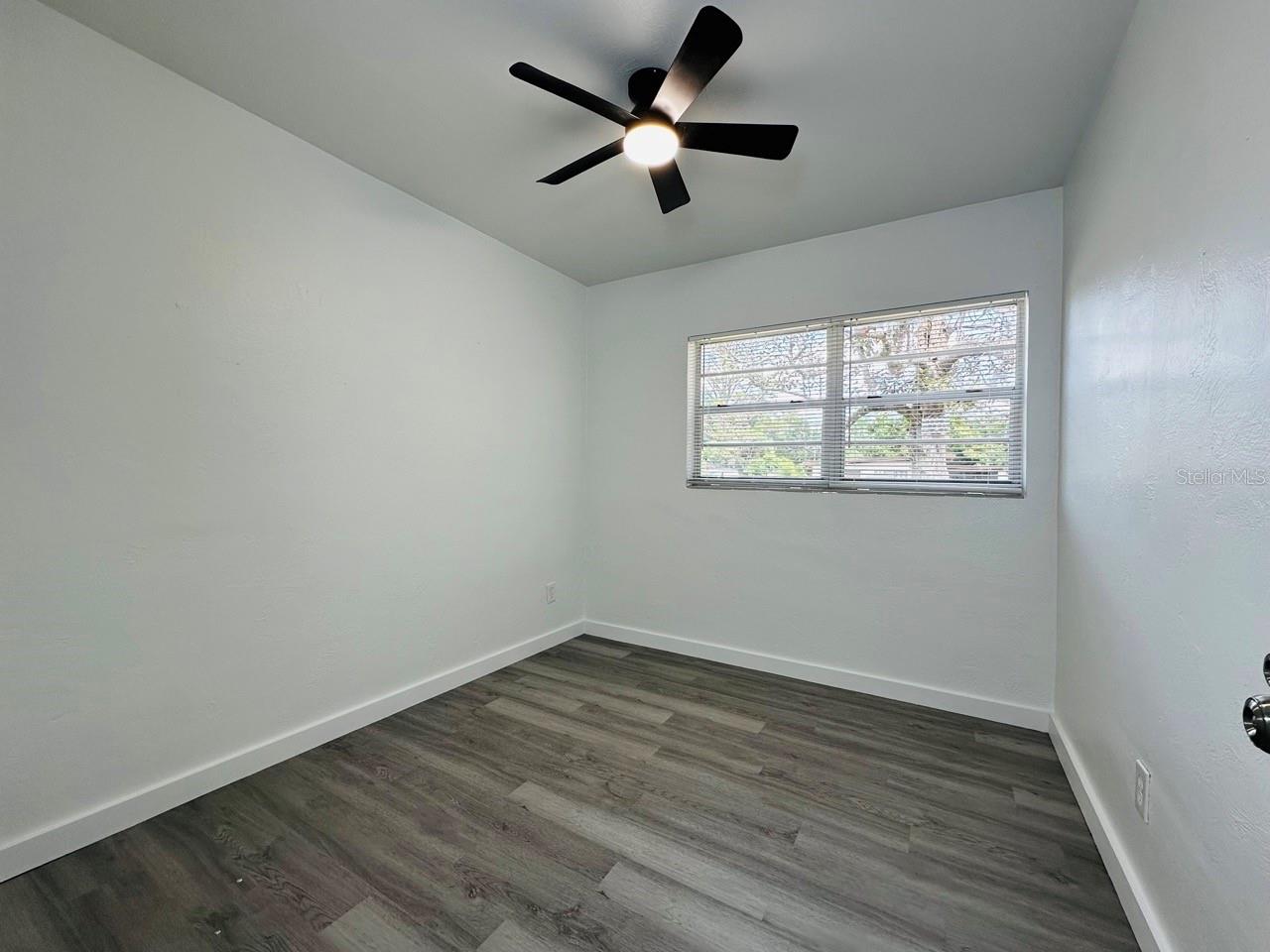 Image 16 of 37 For 136 Lynbrook Drive