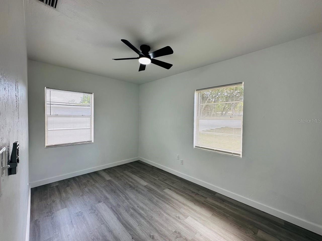 Image 19 of 37 For 136 Lynbrook Drive