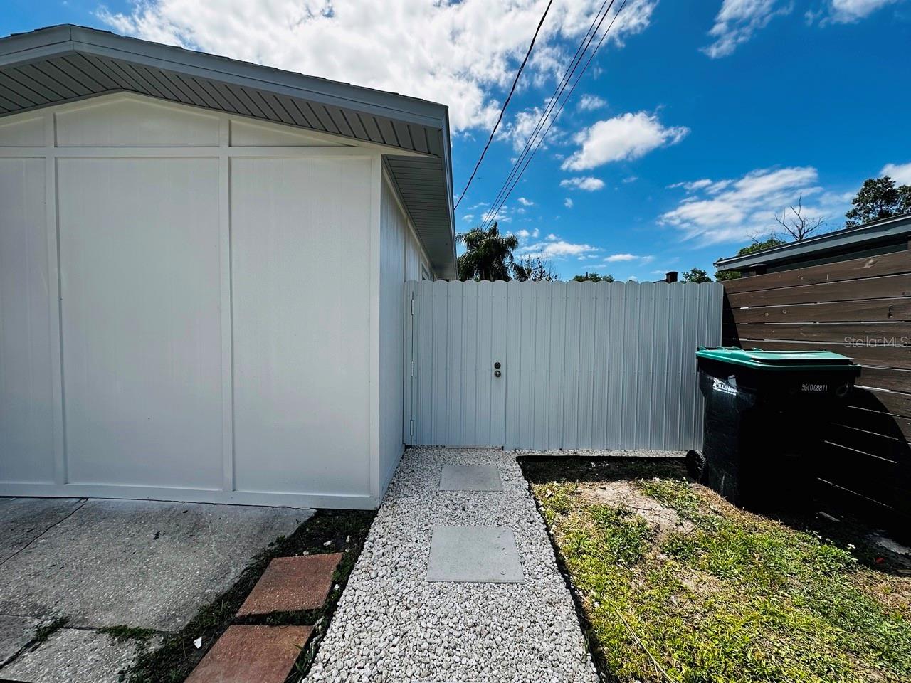 Image 21 of 37 For 136 Lynbrook Drive