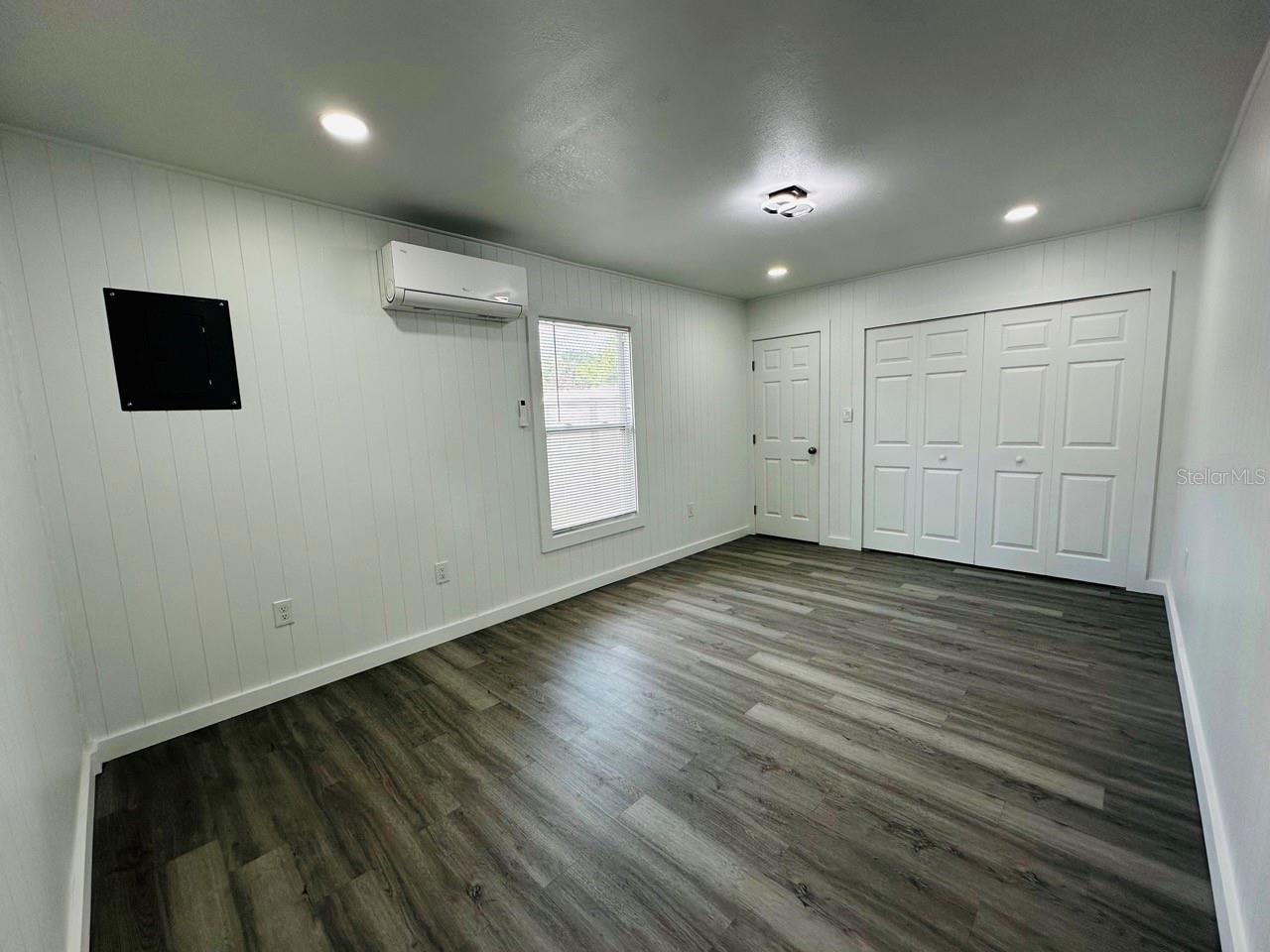 Image 27 of 37 For 136 Lynbrook Drive