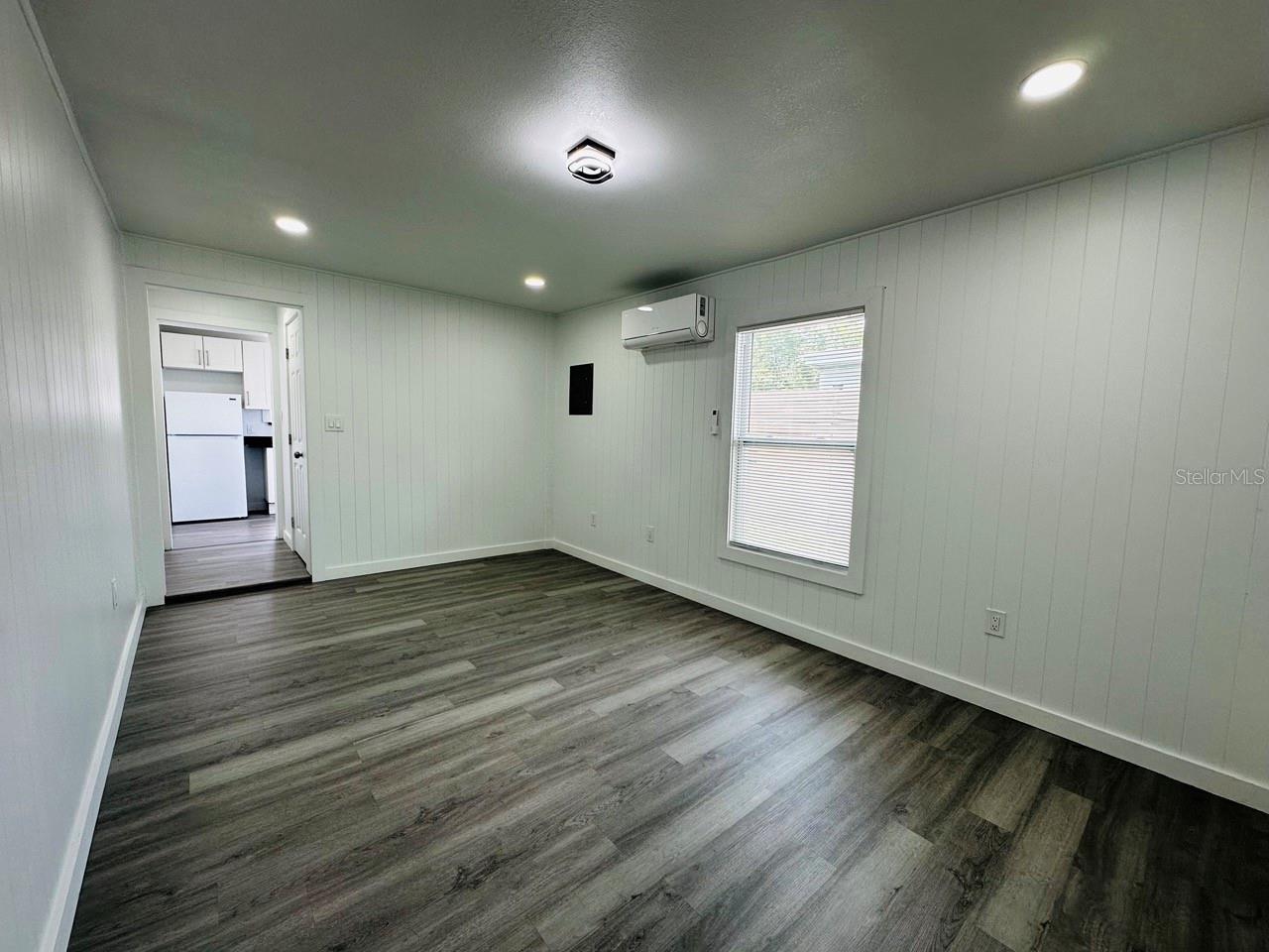 Image 29 of 37 For 136 Lynbrook Drive