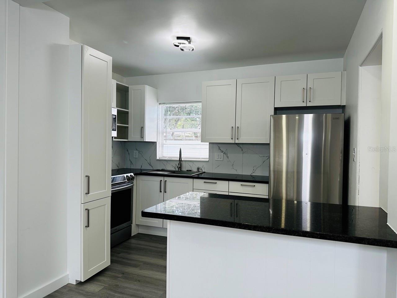 Image 6 of 37 For 136 Lynbrook Drive