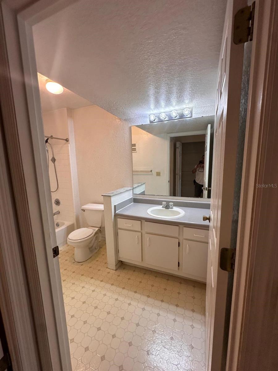 Image 19 of 20 For 820 Camargo Way 207