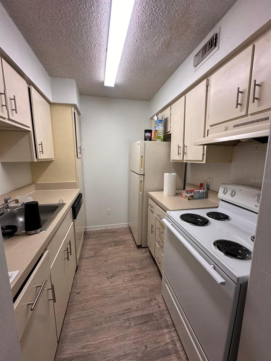 Image 5 of 20 For 820 Camargo Way 207