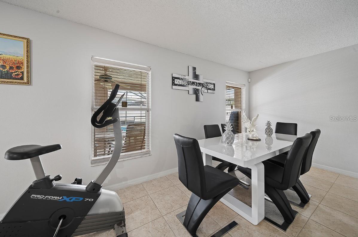 Image 10 of 28 For 3304 Amberley Park Circle