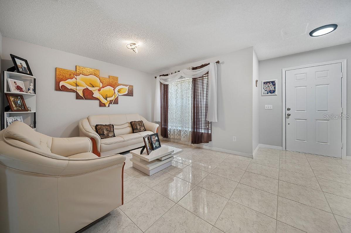 Image 11 of 28 For 3304 Amberley Park Circle