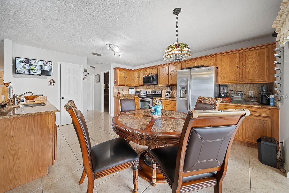 Image 16 of 28 For 3304 Amberley Park Circle