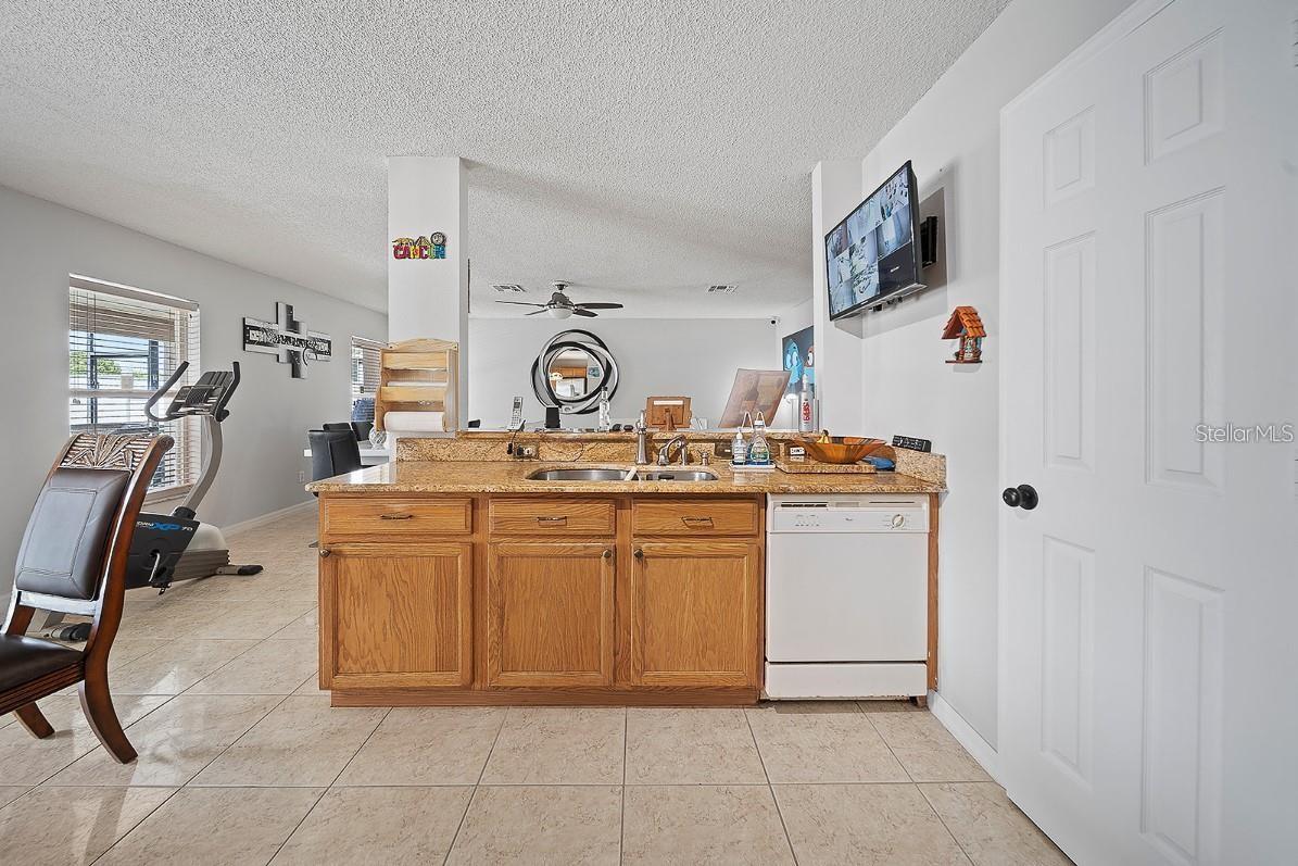 Image 17 of 28 For 3304 Amberley Park Circle