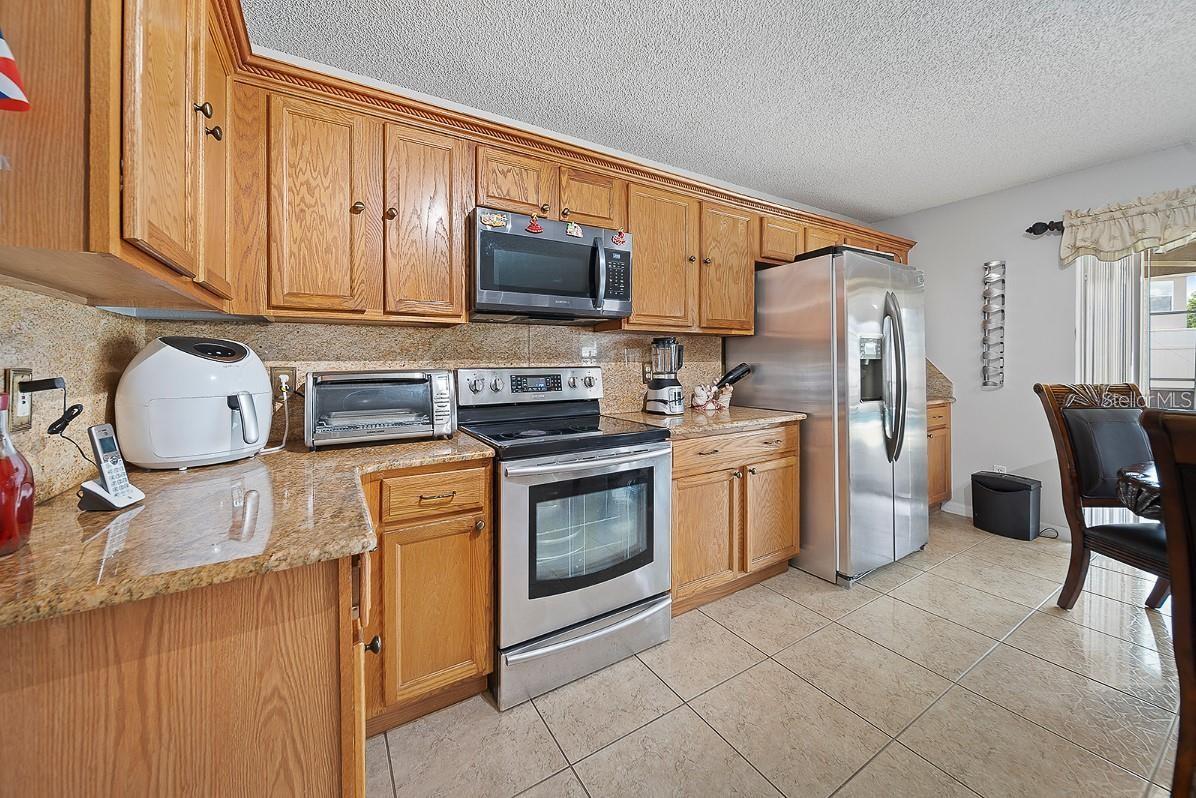 Image 18 of 28 For 3304 Amberley Park Circle