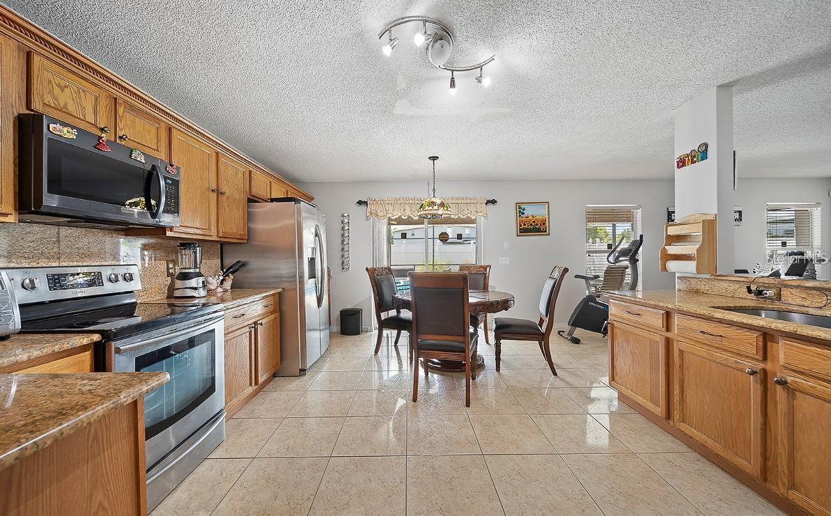 Image 19 of 28 For 3304 Amberley Park Circle