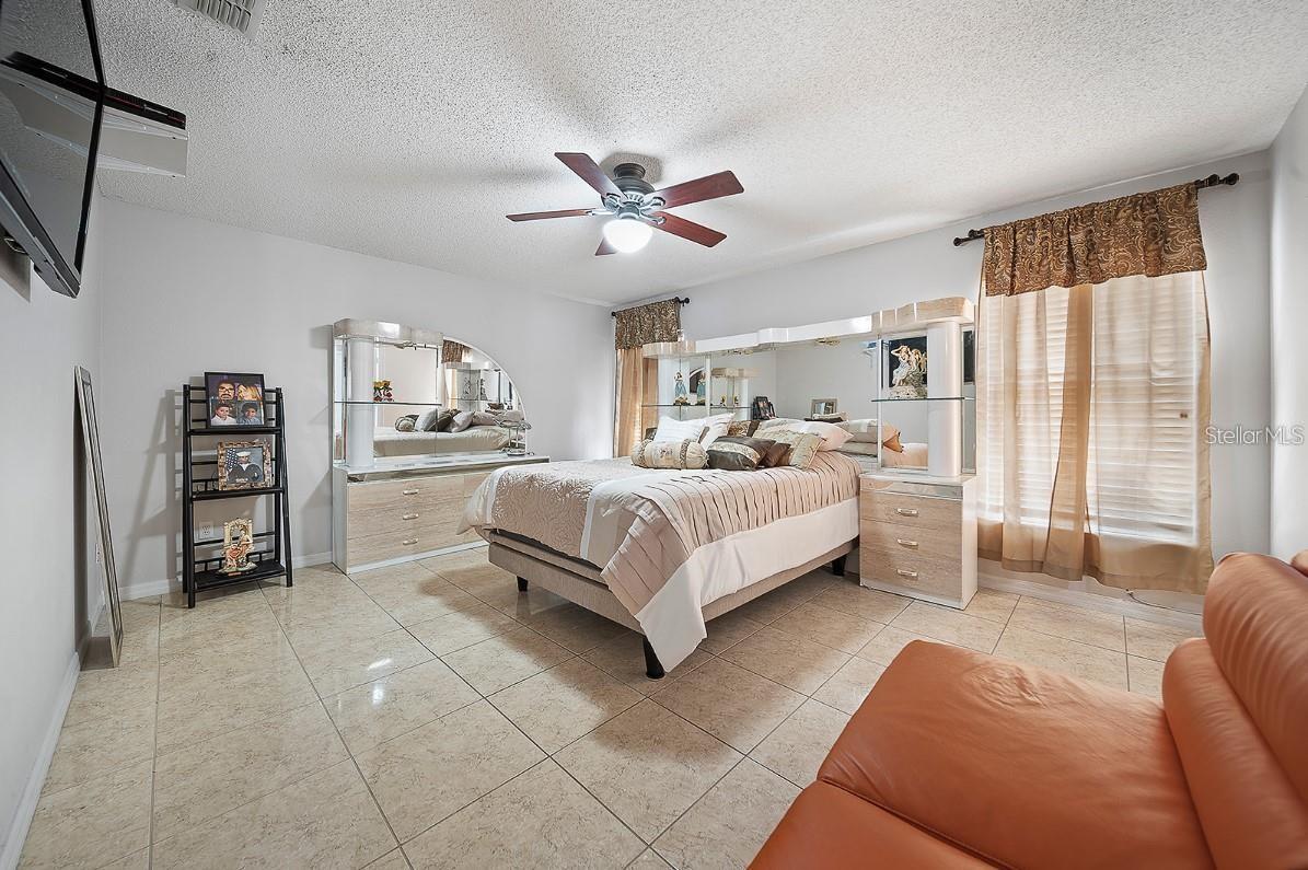 Image 20 of 28 For 3304 Amberley Park Circle