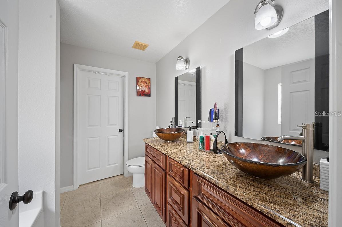 Image 26 of 28 For 3304 Amberley Park Circle