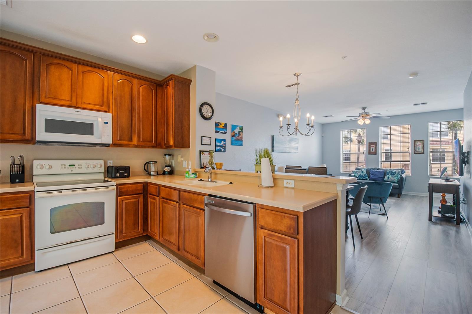 Image 17 of 72 For 5002 Tideview Circle 2