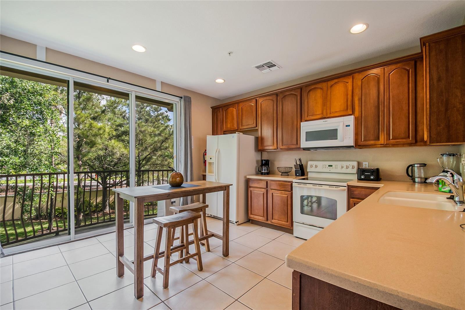 Image 18 of 72 For 5002 Tideview Circle 2