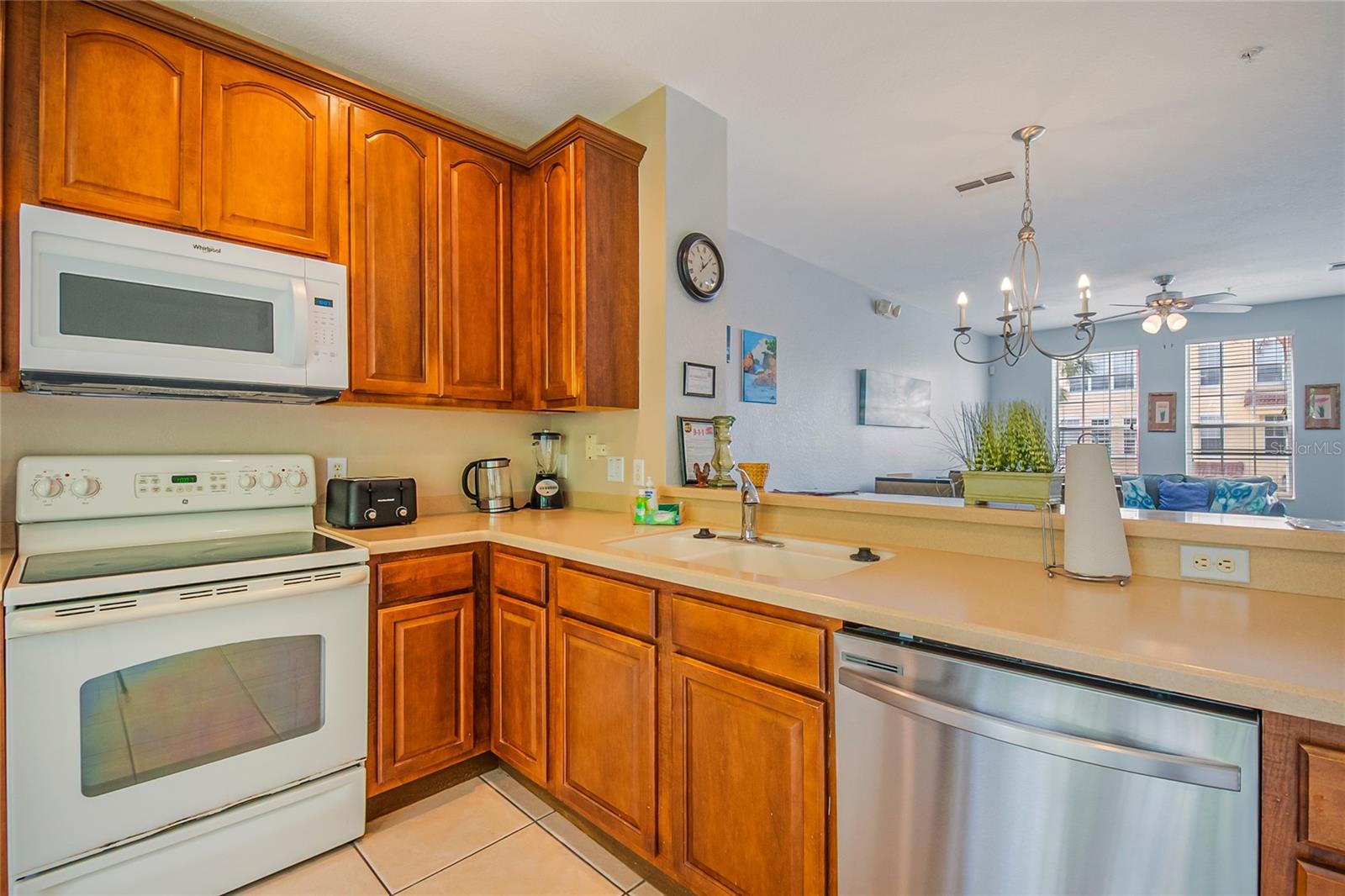 Image 19 of 72 For 5002 Tideview Circle 2