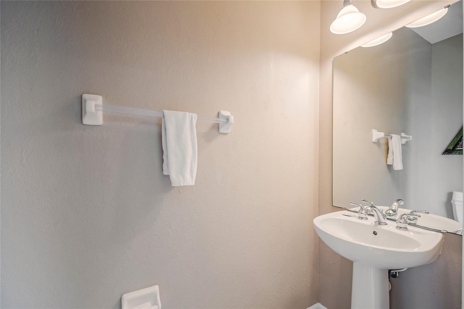 Image 22 of 72 For 5002 Tideview Circle 2