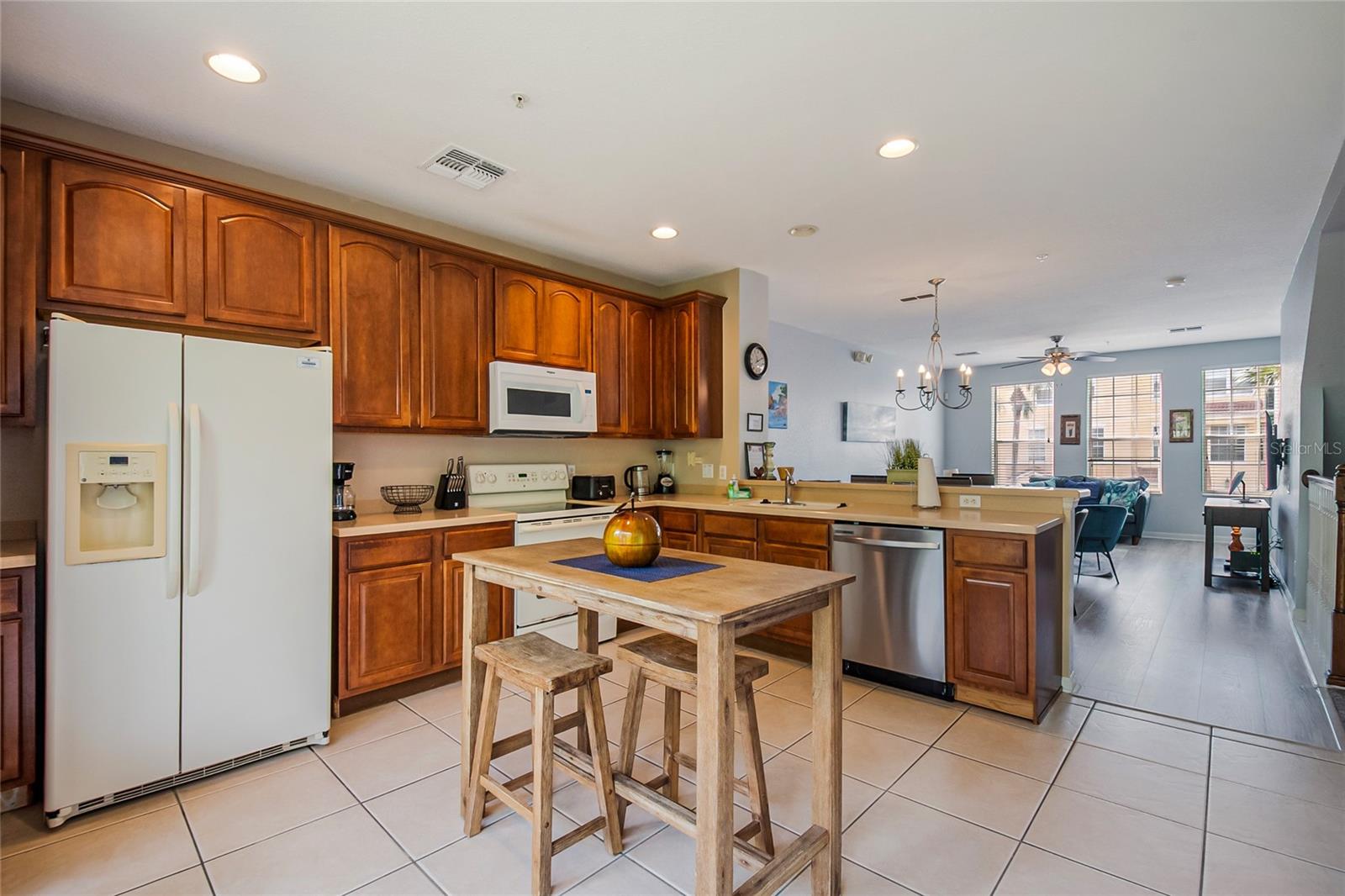 Image 25 of 72 For 5002 Tideview Circle 2