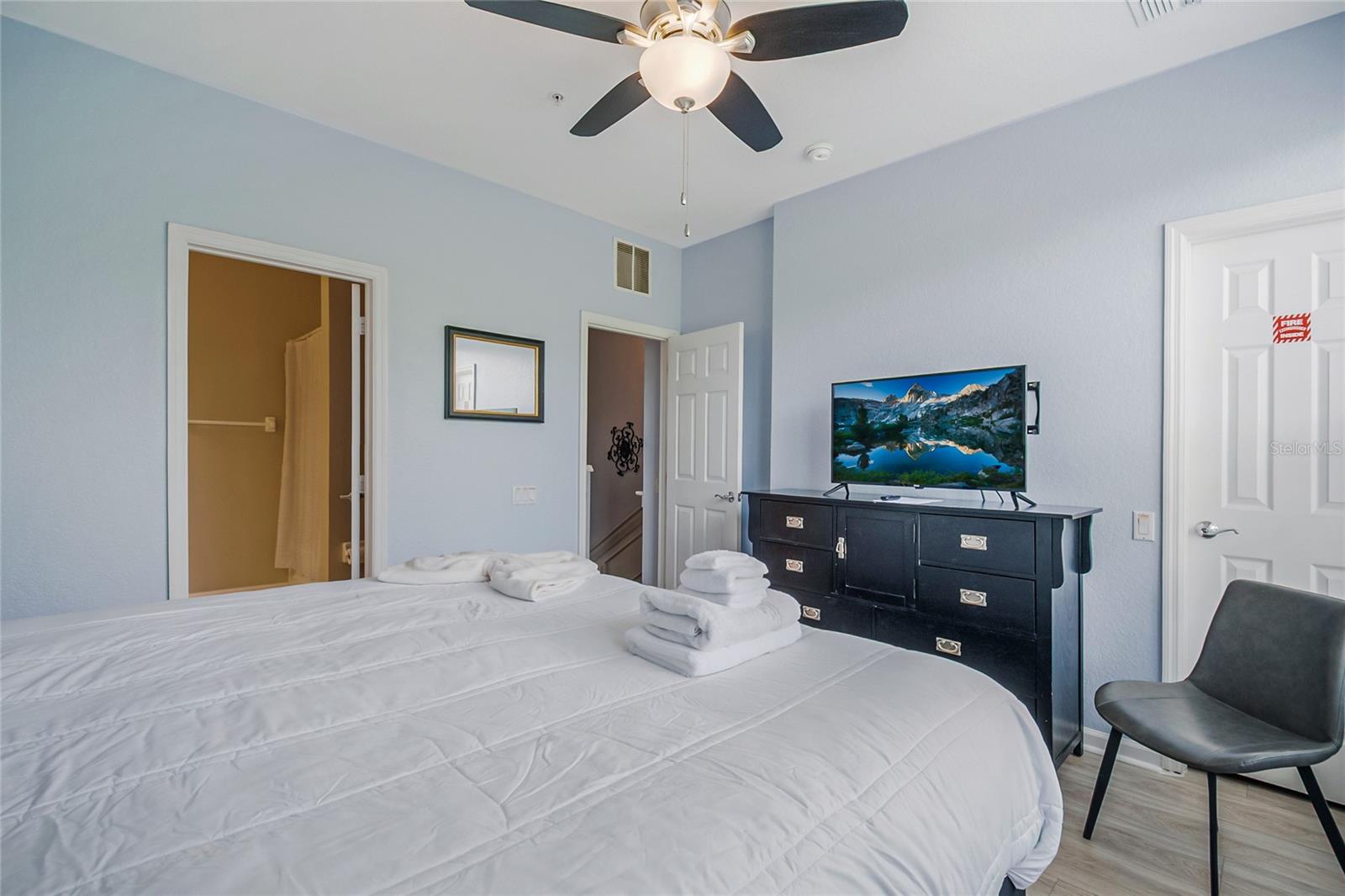 Image 44 of 72 For 5002 Tideview Circle 2