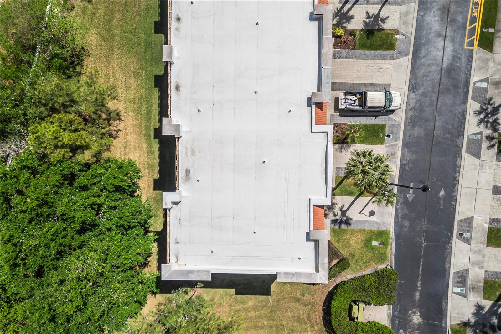 Image 50 of 72 For 5002 Tideview Circle 2