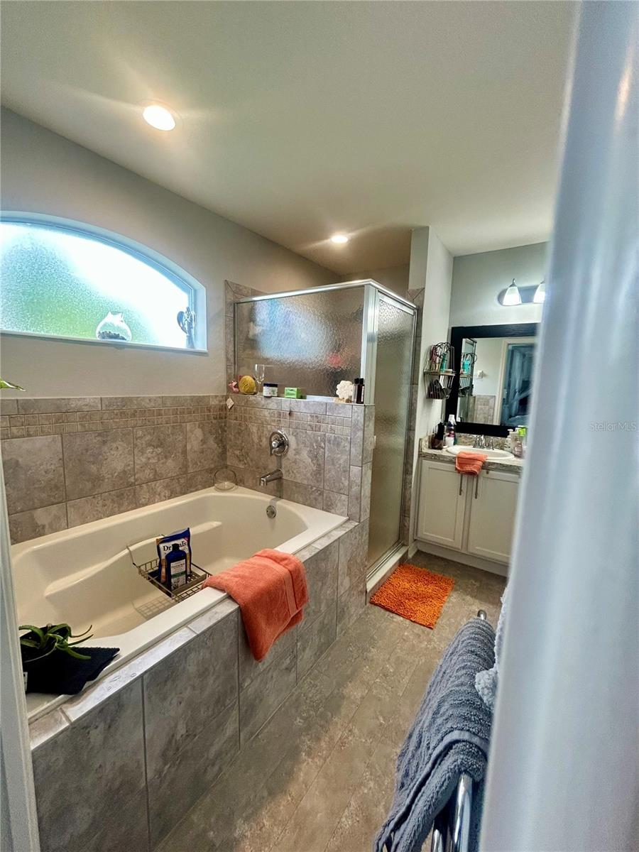 Image 12 of 27 For 336 St Georges Cir