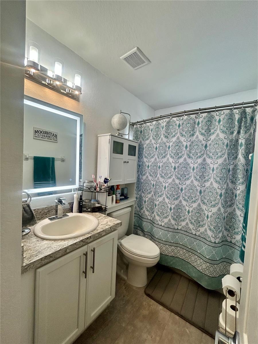 Image 17 of 27 For 336 St Georges Cir