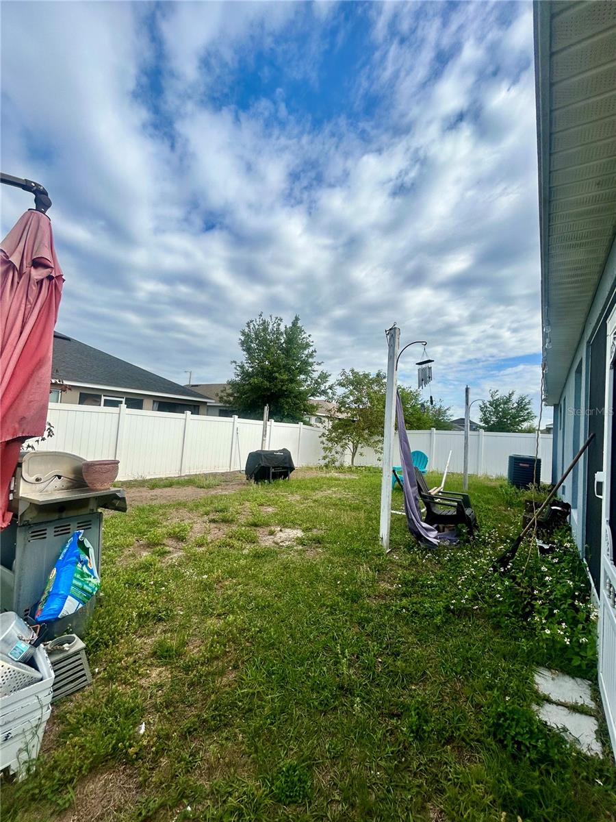 Image 23 of 27 For 336 St Georges Cir