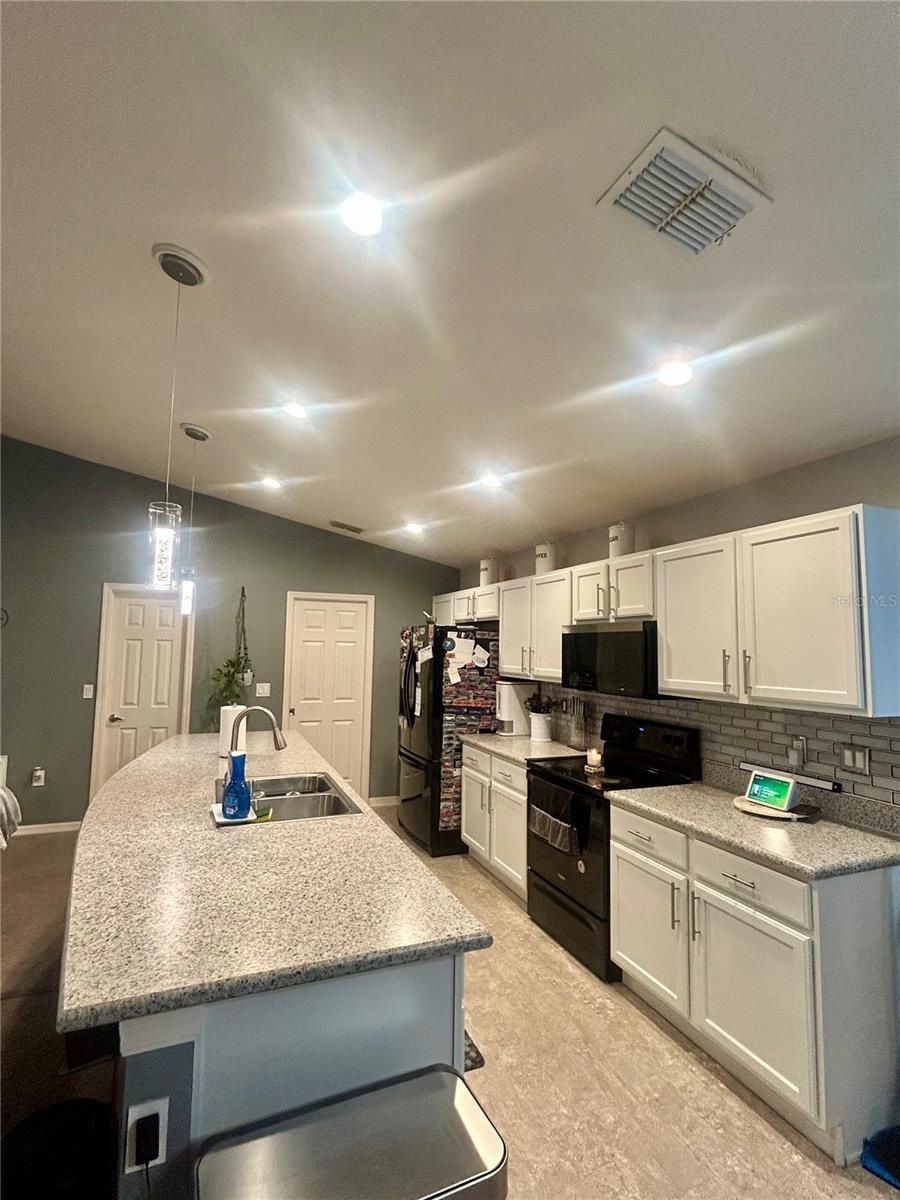 Image 7 of 27 For 336 St Georges Cir