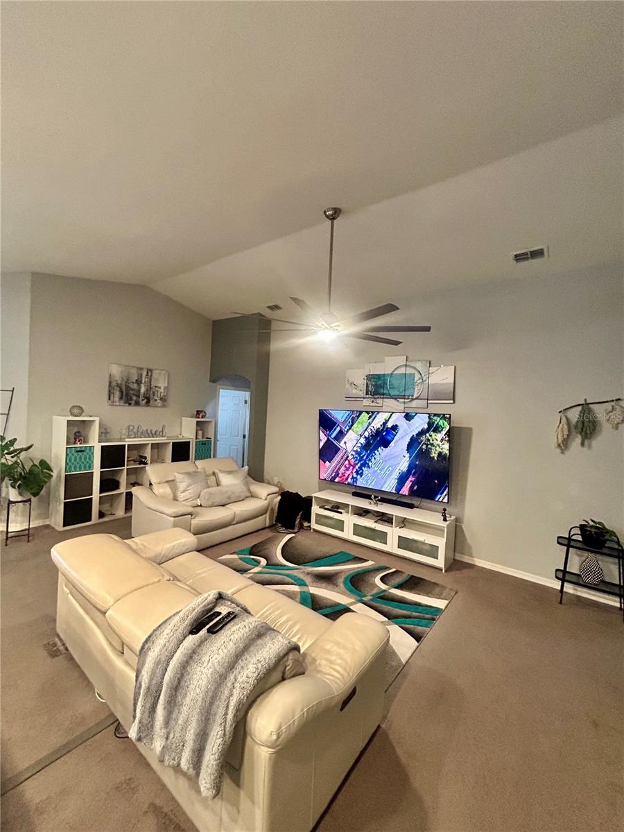 Image 9 of 27 For 336 St Georges Cir