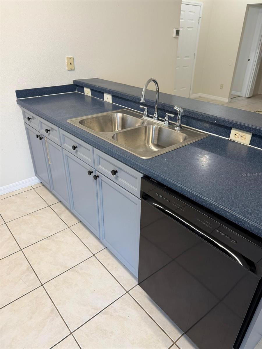 Image 13 of 15 For 542 Lakeview Court