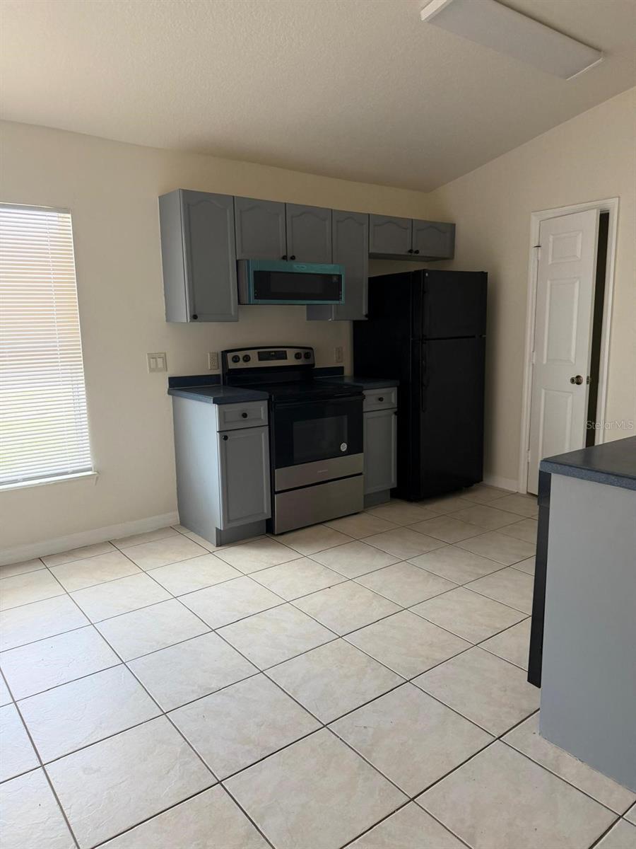 Image 14 of 15 For 542 Lakeview Court