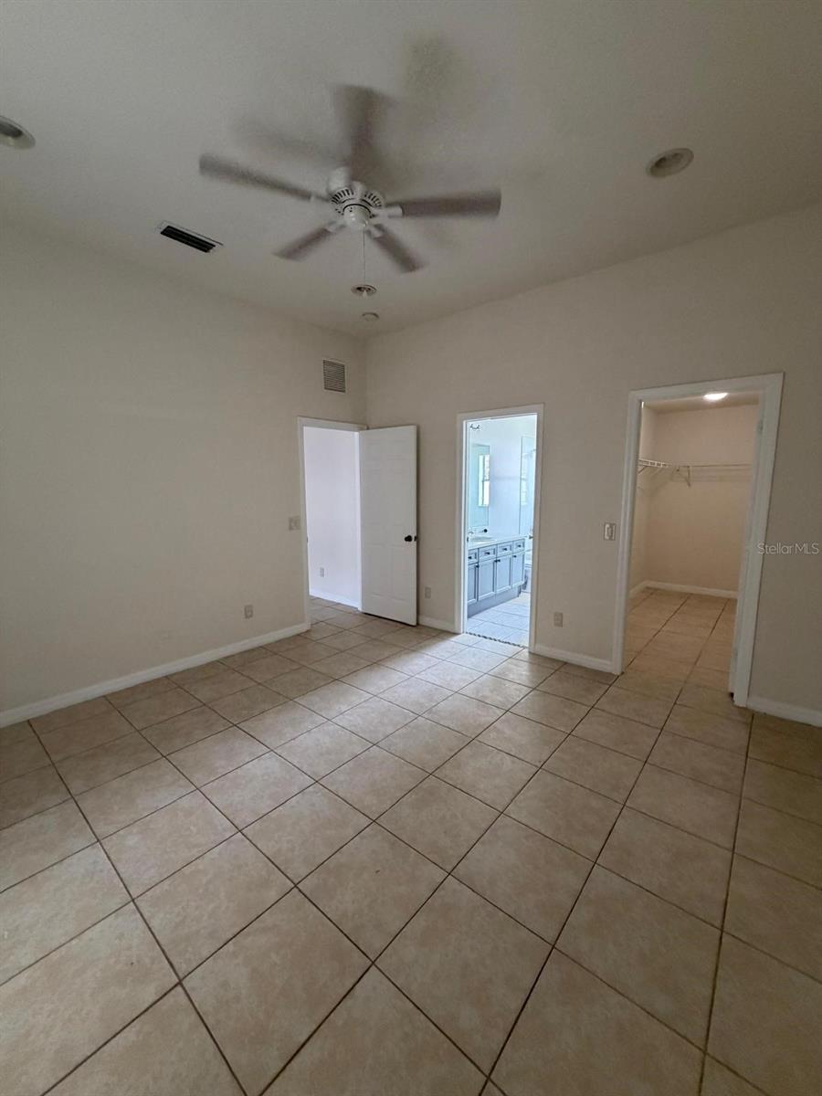 Image 4 of 15 For 542 Lakeview Court