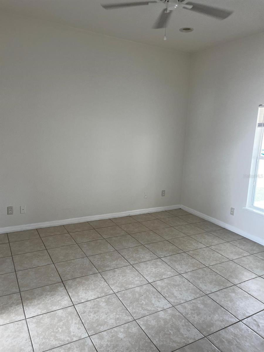 Image 6 of 15 For 542 Lakeview Court