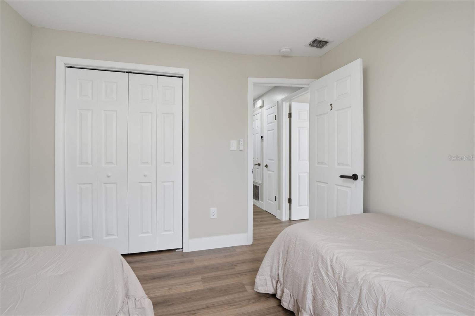 Image 29 of 38 For 6145 Mary Lynn Court