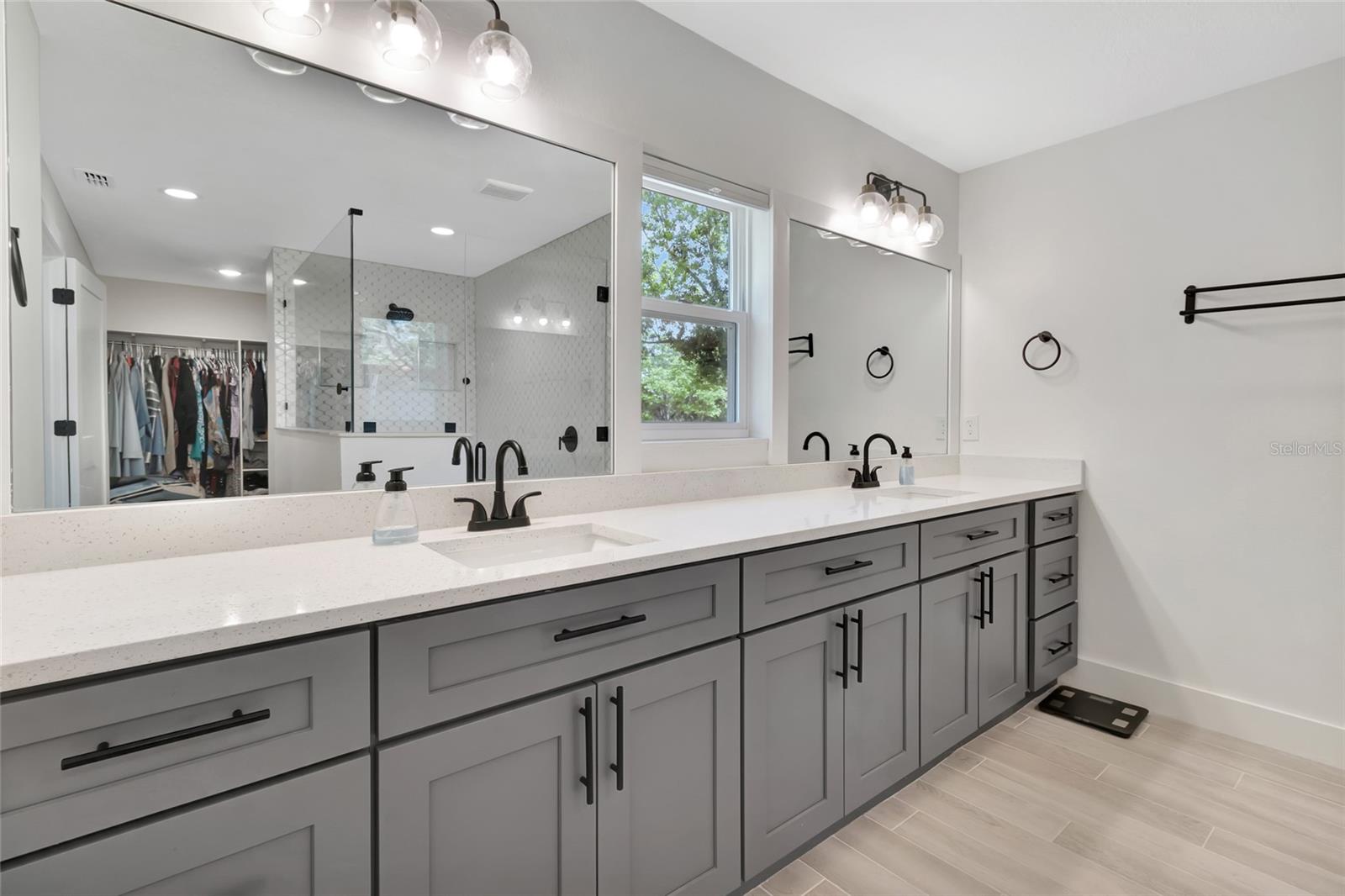 Image 26 of 66 For 12305 Howey Cross Road