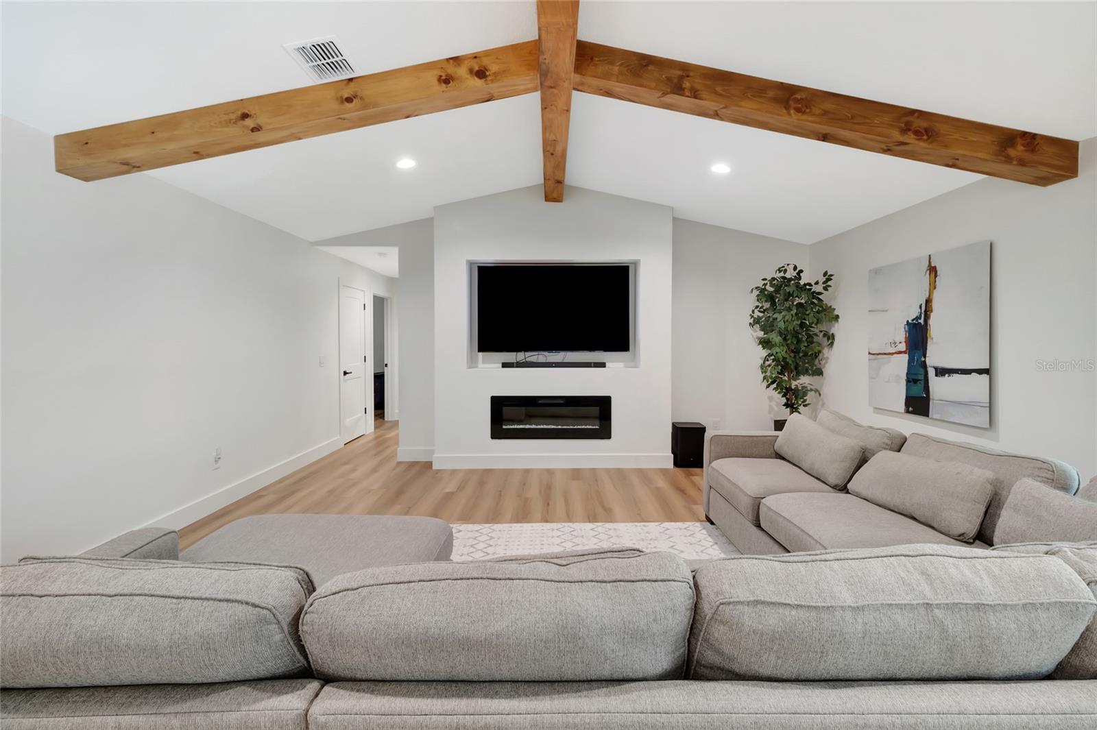 Image 9 of 66 For 12305 Howey Cross Road