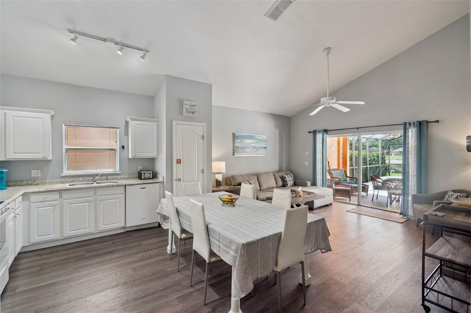 Image 12 of 39 For 17729 Woodcrest Way