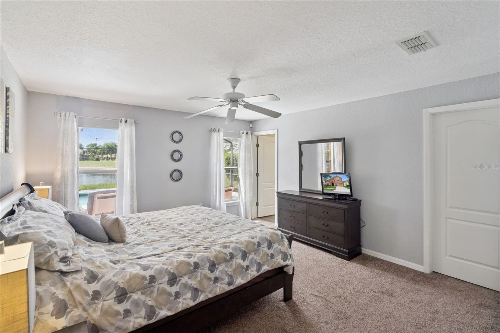 Image 16 of 39 For 17729 Woodcrest Way