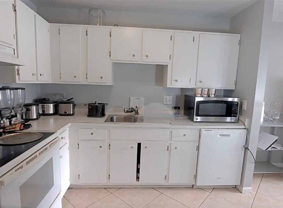 Image 2 of 9 For 5125 Picadilly Circus Court 3