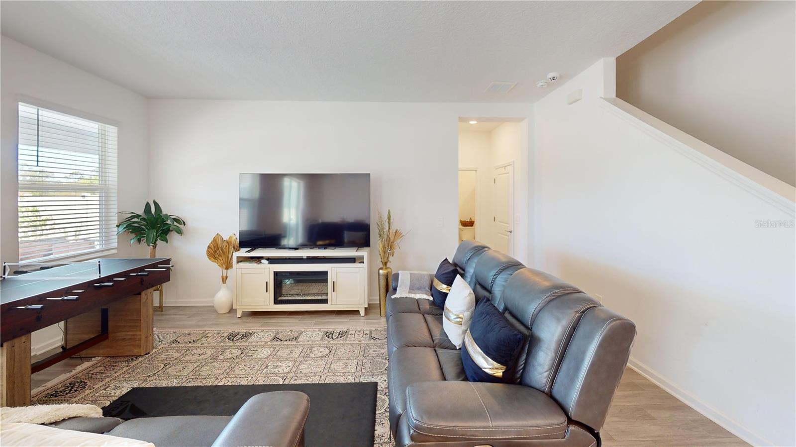 Image 11 of 32 For 6242 Lakepine Street