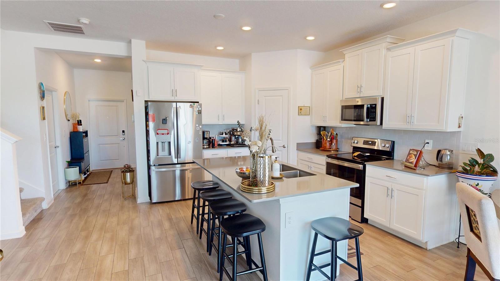 Image 3 of 32 For 6242 Lakepine Street