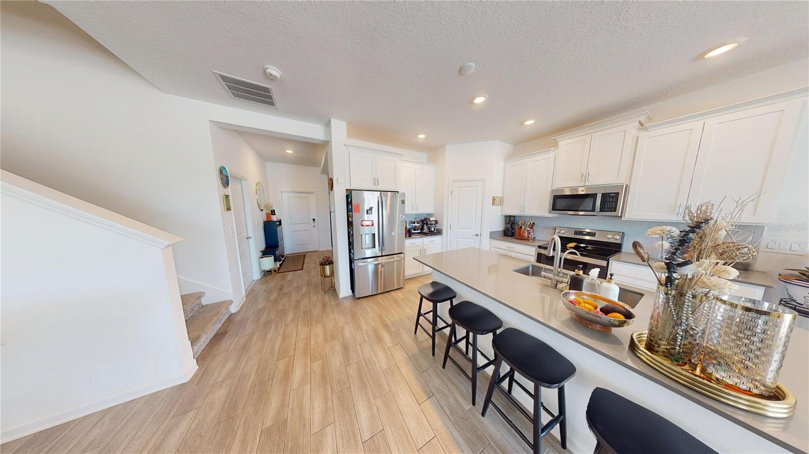 Image 4 of 32 For 6242 Lakepine Street