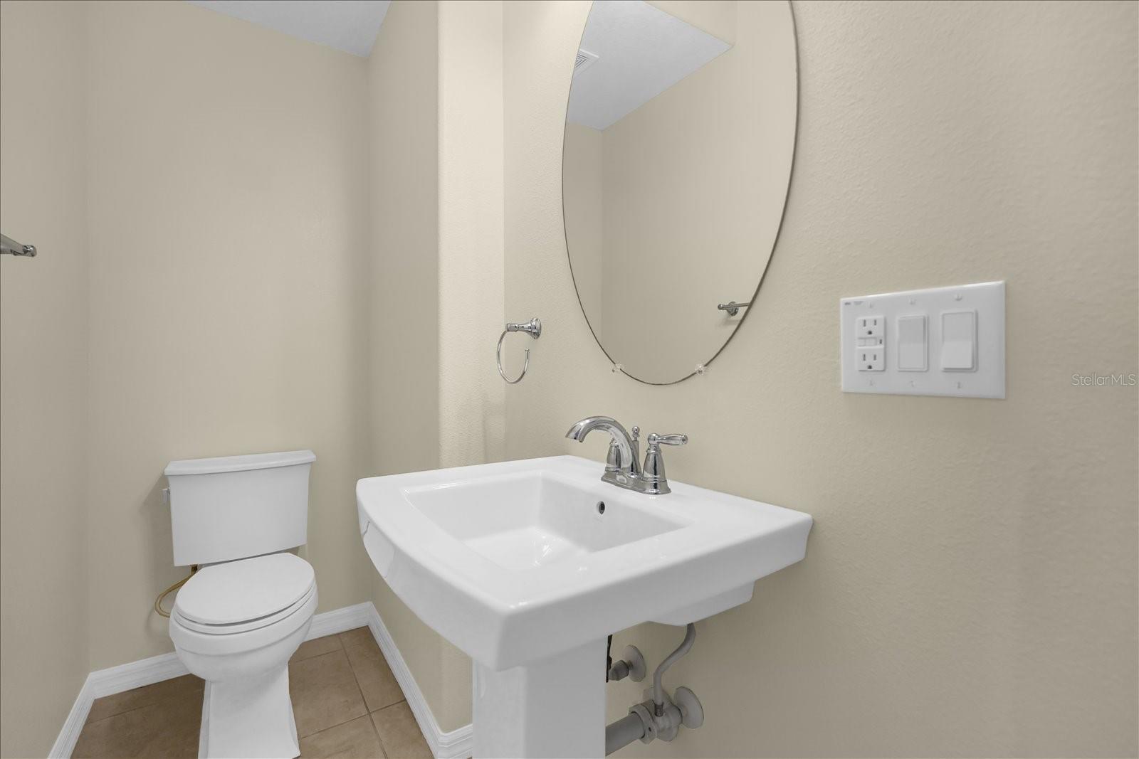 Image 5 of 28 For 8943 Hildreth Avenue