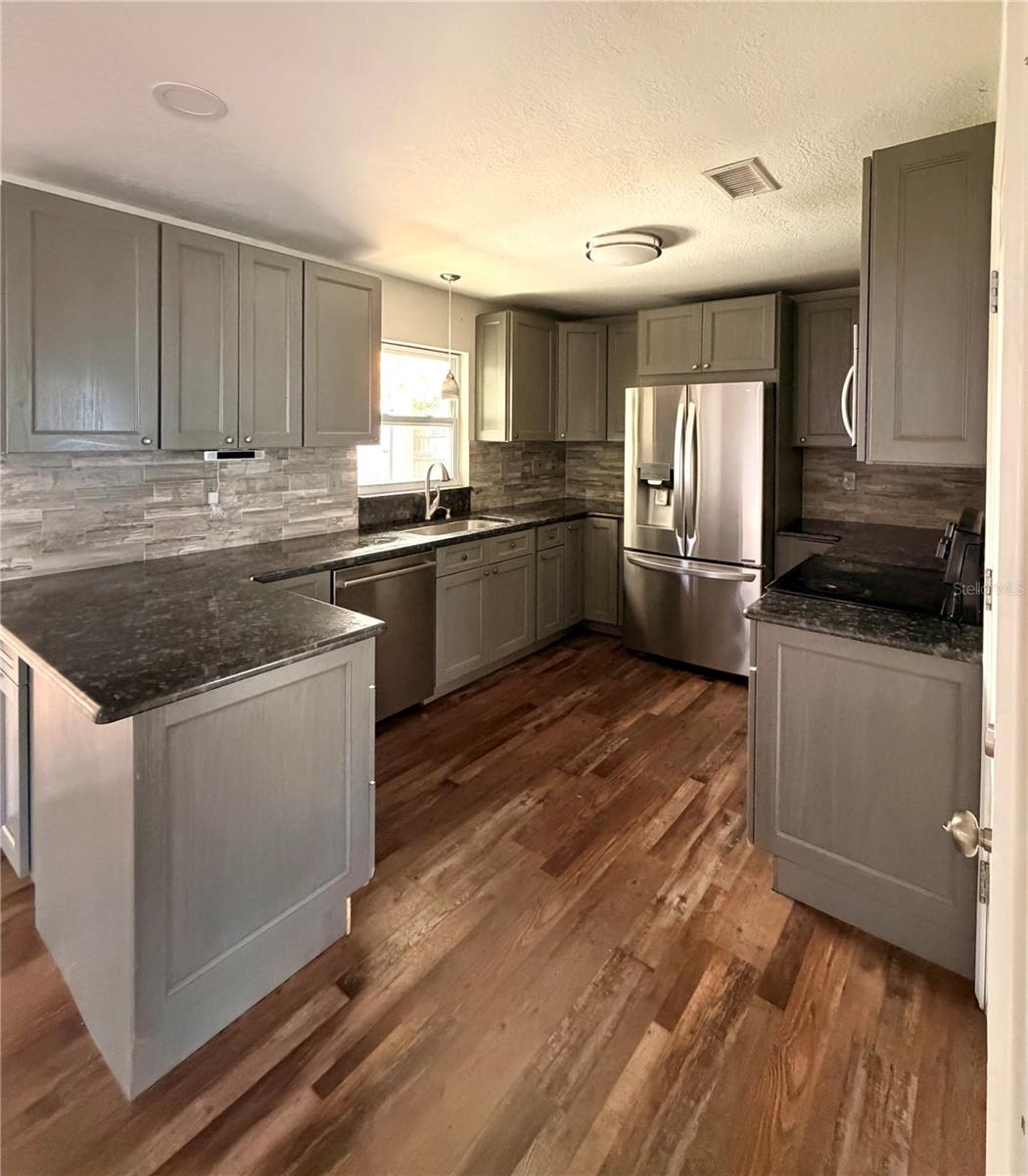 Image 3 of 16 For 2710 15th Street