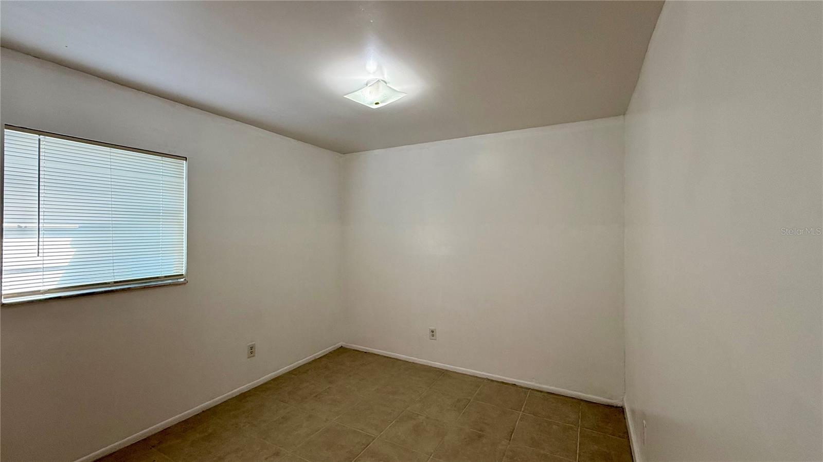 Image 5 of 10 For 325 Pierce Street 2