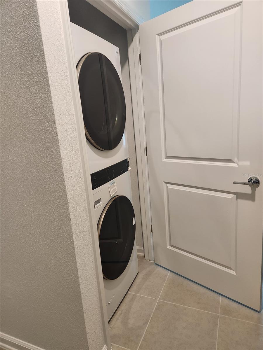 Image 6 of 13 For 3060 Armstrong Avenue #b