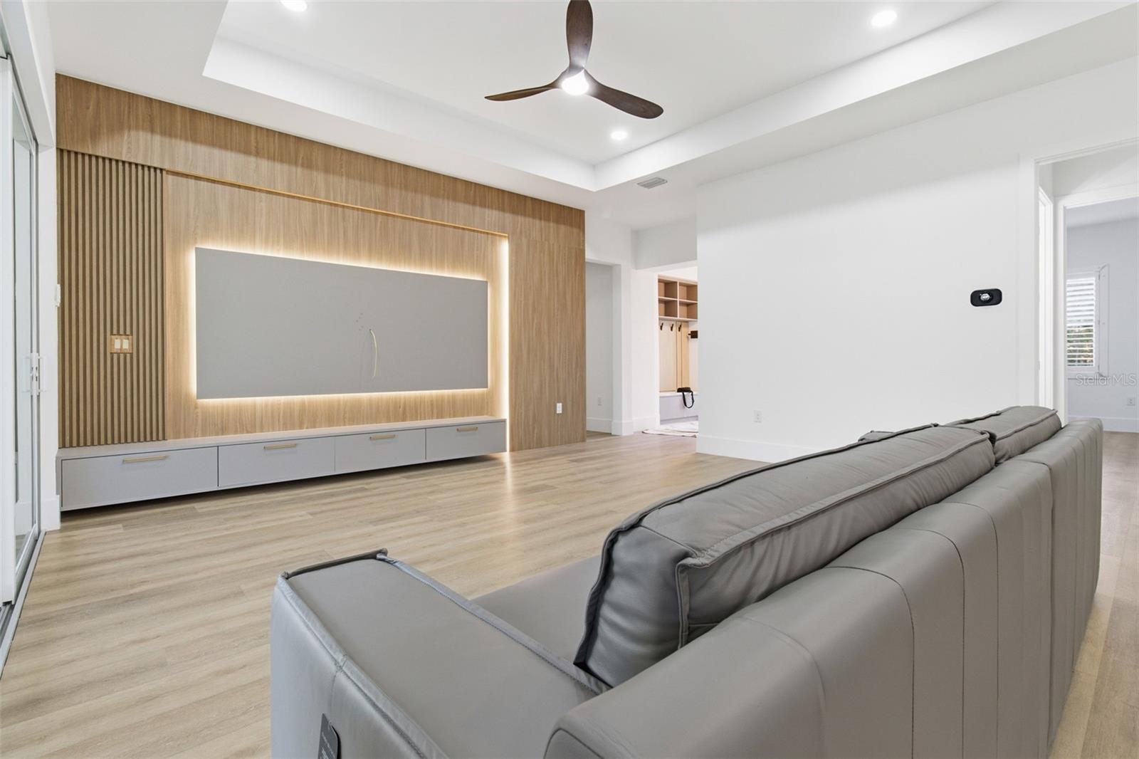 Image 10 of 25 For 3889 Hampshire Boulevard