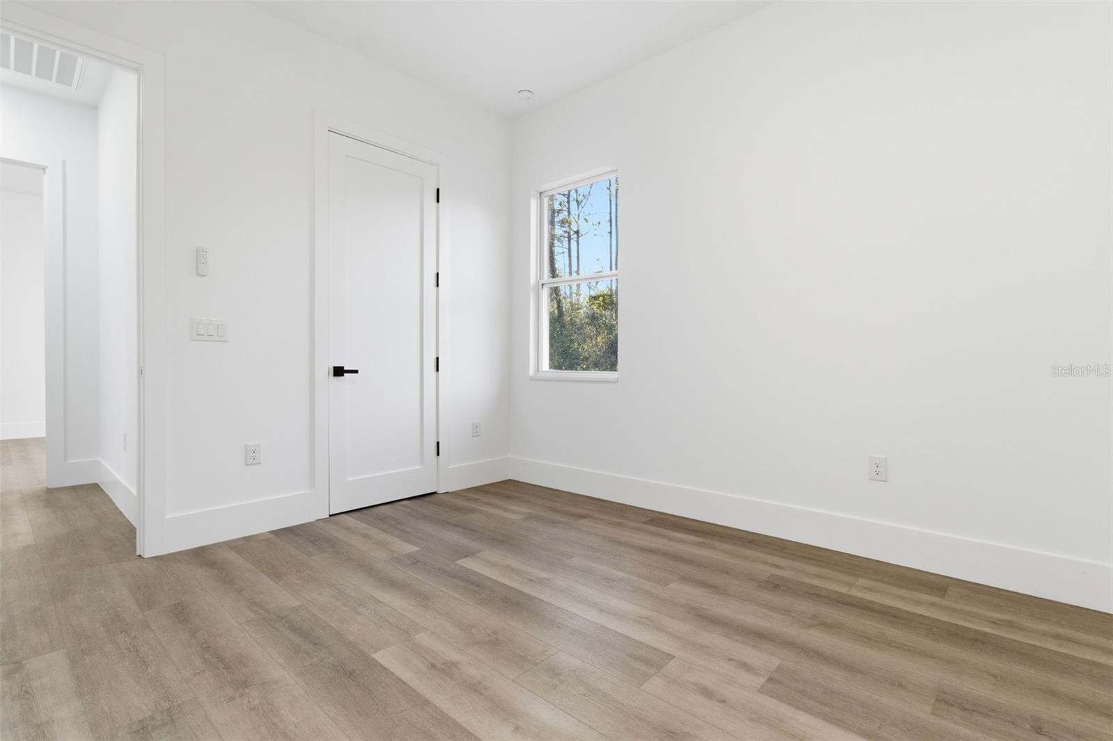 Image 22 of 25 For 3889 Hampshire Boulevard