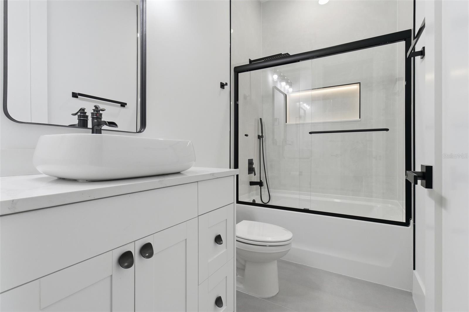 Image 23 of 25 For 3889 Hampshire Boulevard