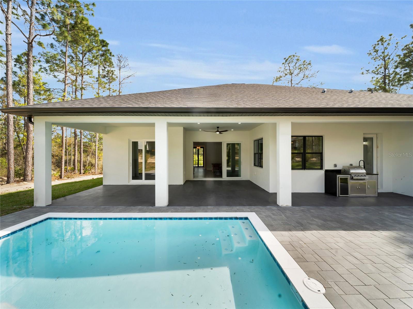 Listing photo id 27 for 3889 Hampshire Boulevard