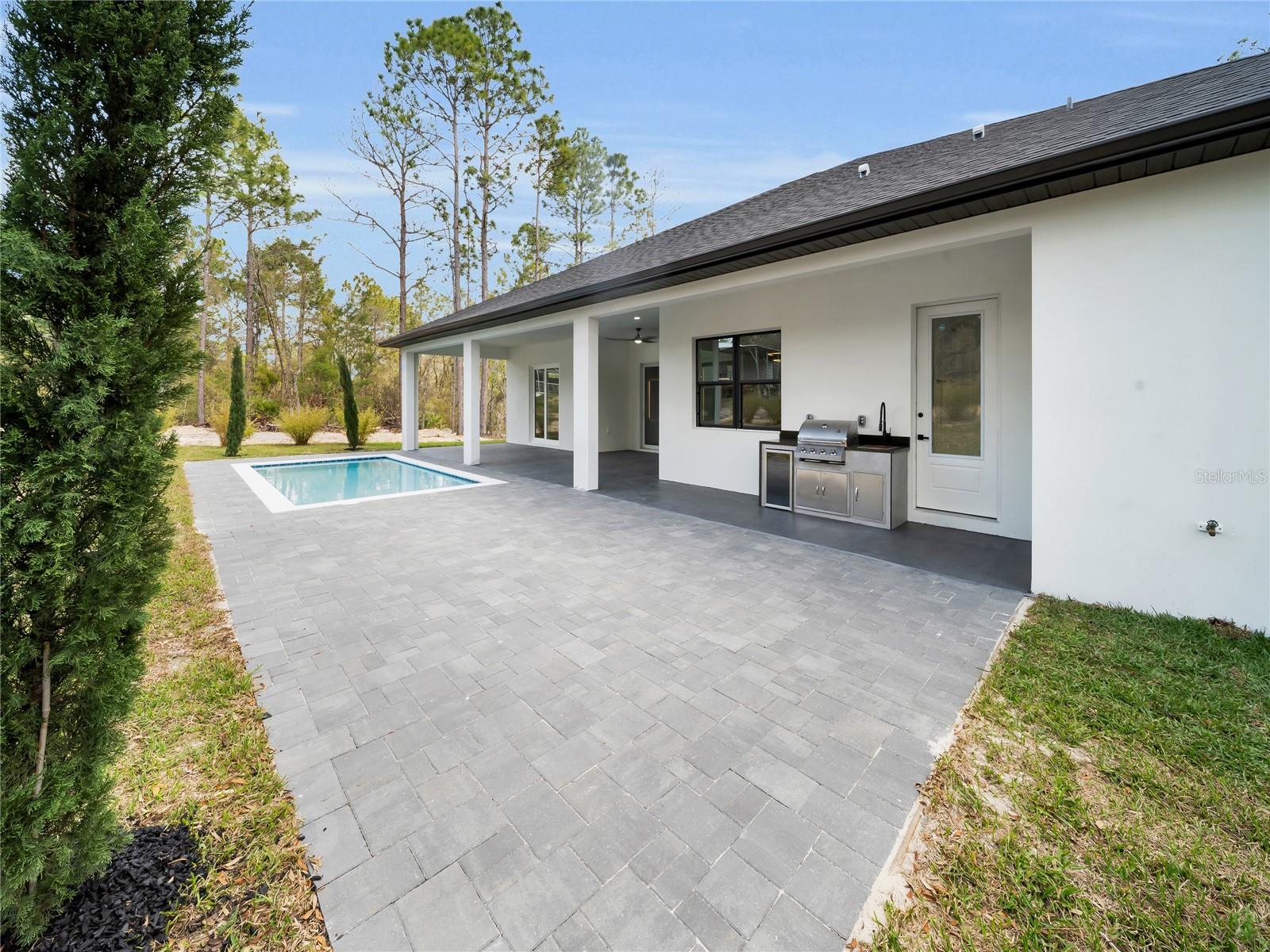 Listing photo id 28 for 3889 Hampshire Boulevard